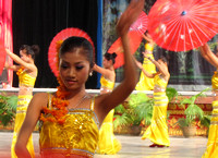 Yunnan - Thai Dancers at Galanba Dai Park (橄榄坝傣族园)